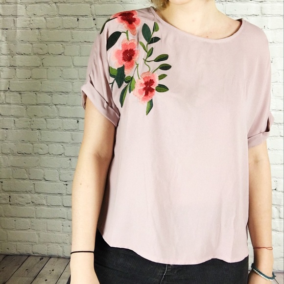 NWOT Embroidered Lavender Top - Picture 3 of 4